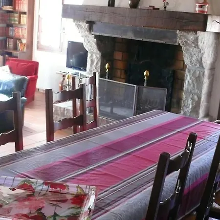 Vila Holiday Rue De Moleressenia